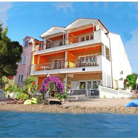 Aurelia Apartment *