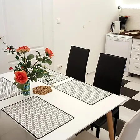 Aurelia Apartment