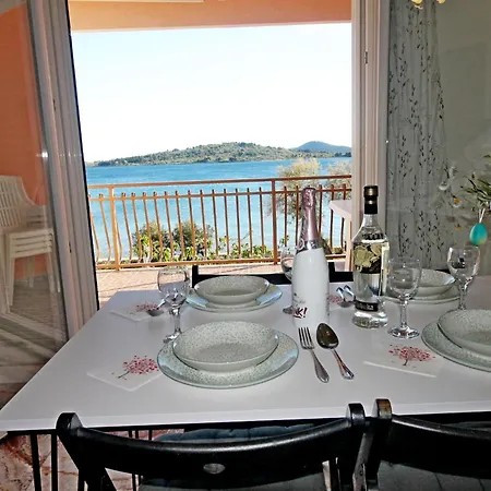 Aurelia Apartment