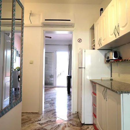 Aurelia Apartment *