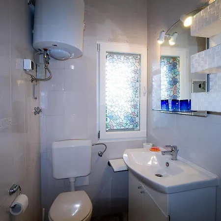 Aurelia Apartment