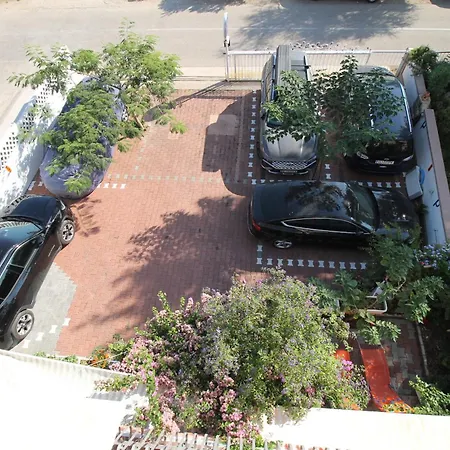Aurelia Apartment *