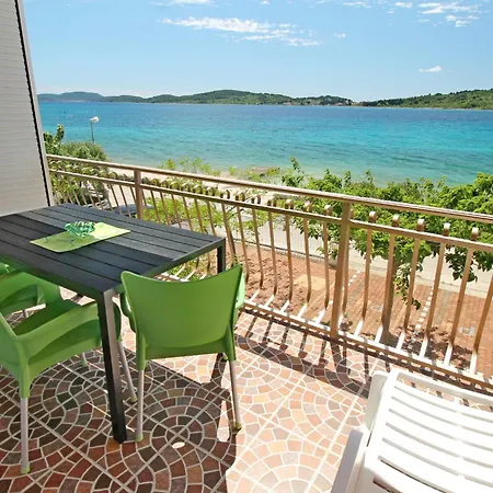 Aurelia Apartment *